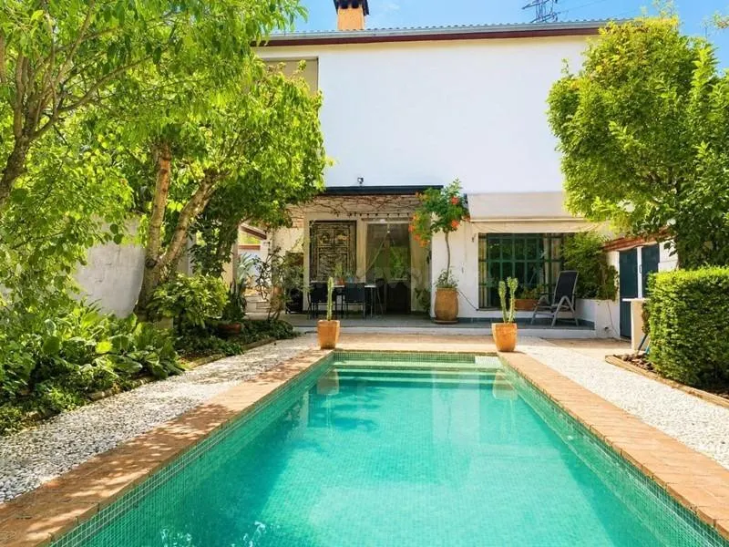 EXCLUSIVO CHALET CON PISCINA EN EL FARGUE