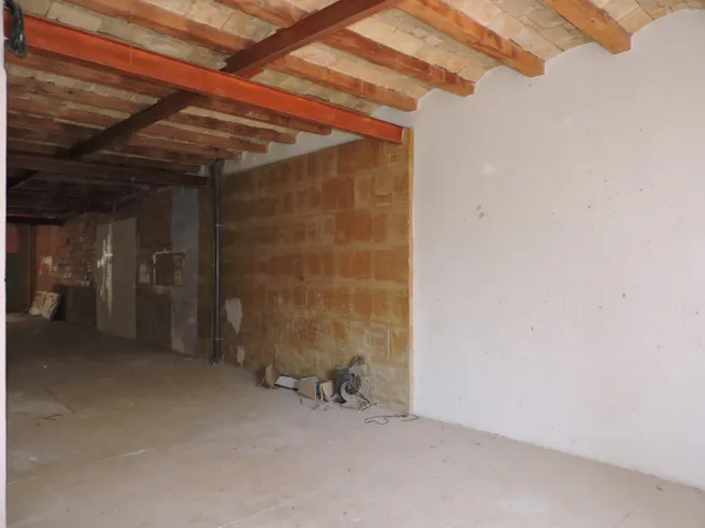 EDIFICIO CON MUCHAS POSIBILIDADES — 4