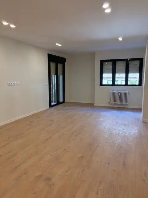 Exclusivo piso reformado en el corazón de Jerónimos, Madrid — 10