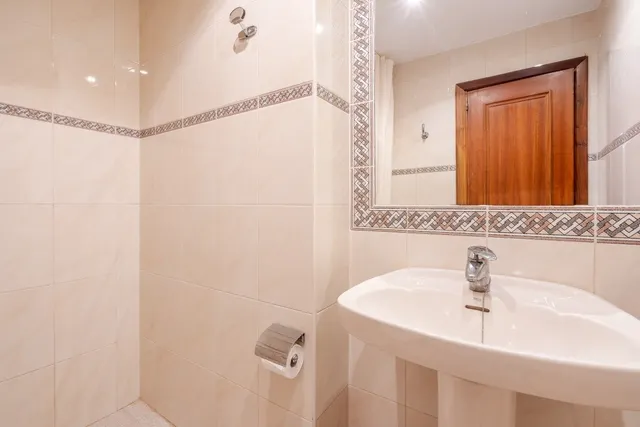 chalet independiente con la mejor parcela en la prestigiosa  urbanización de el serrallo — 14