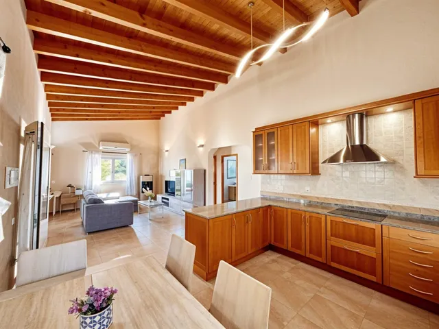 Rústica con vivienda principal y casa de huéspedes - foto 3