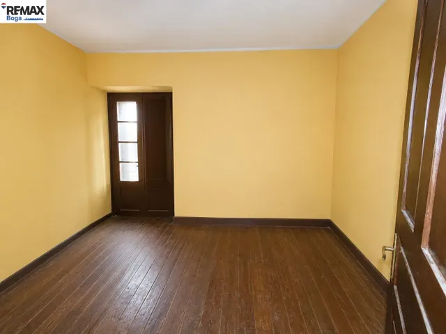 Amplia casa en sitio privilegiado. — 47