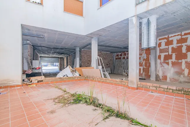 LOCAL EN BRUTO EN OGÍJARES CON POSIBILIDAD DE CAMBIO DE USO A VIVIENDA — 16