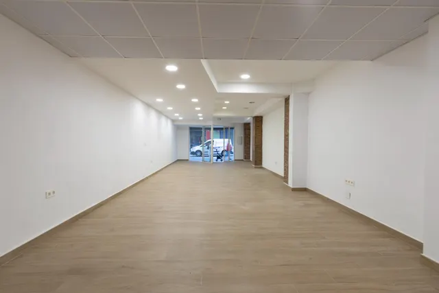 SE VENDE LOCAL TOTALMENTE REFORMADO EN PLENO CENTRO DE GRANADA (ALMONA DE SAN JUAN DE DIOS) — 8