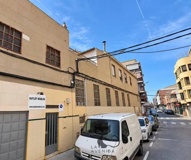 INVERSORES: 635 m2 CONSTRUIDOS EN BENETÚSSER POR 350.000 € — 3