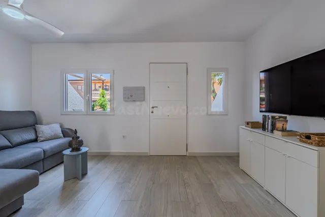Casa adosada renovada (aprox. 100 m2) con gran terraza en fr - foto 2