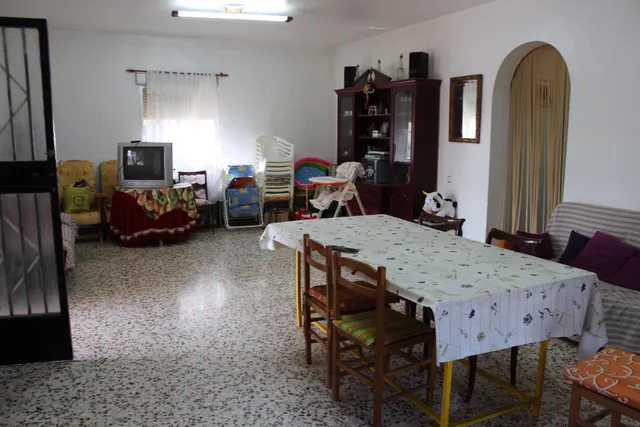 Te ofrecemos este chalet con casa de 200 metros cuadrados y 5.500 metros cuadrados de parcela! — 15