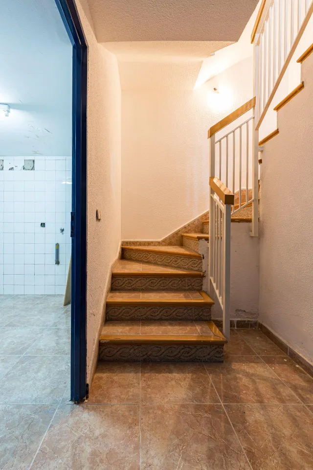 Dúplex con garaje privado y piscina comunitaria en Los Rectores. — 28