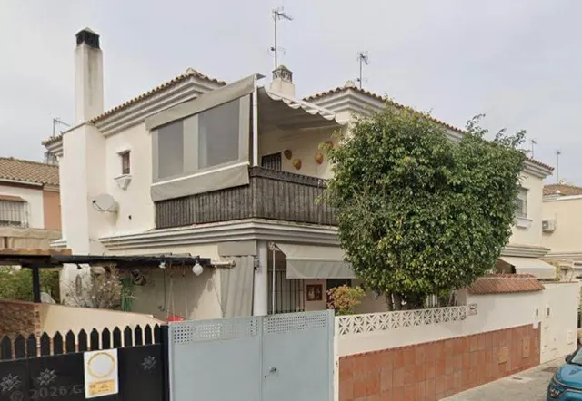SE VENDE CASA OKUPADA EN C/ MANDARINA 9, GELVES (SEVILLA) - foto 3