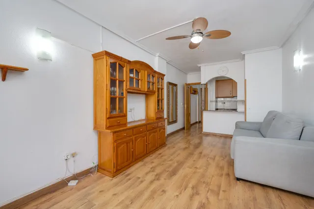 Apartamento 2 dormitorios con parking y piscina comunitaria en Torrevieja — 7