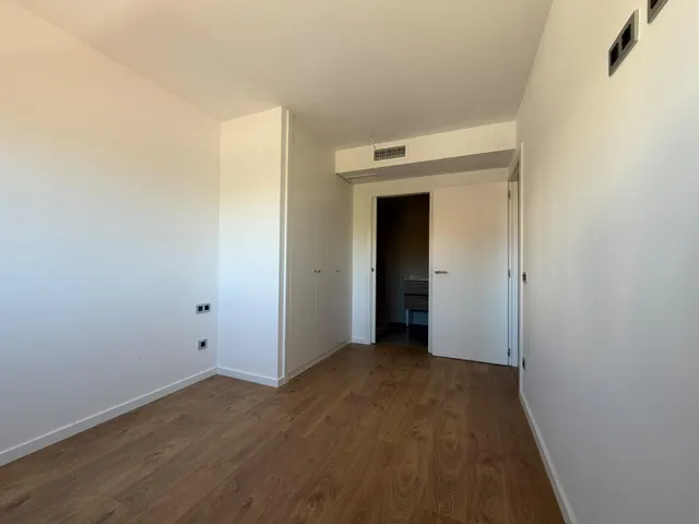 Tu nuevo hogar a estrenar en el Centre de Sabadell: 2 habitaciones, 2 baños, balcón, parking y trastero incluidos — 18