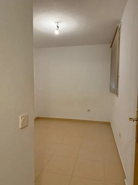 ALQUILER DE APARTAMENTO EN RONDA SUR SIN MUEBLES — 20