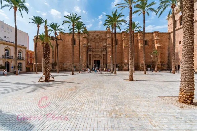 Piso de 3 dormitorios en el CENTRO de Almería, junto a la Ca - foto 2