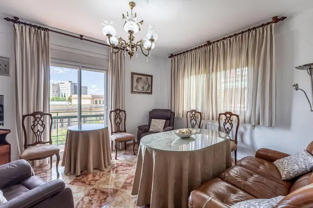 Piso señorial de 182 m2 en Avenida Madrid: amplitud, luz y posibilidades infinitas con garaje opcional. — 9