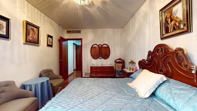 Amplio piso de 141 m2 con cochera y trastero en calle Gonzalo Ximénez de Quesada — 38
