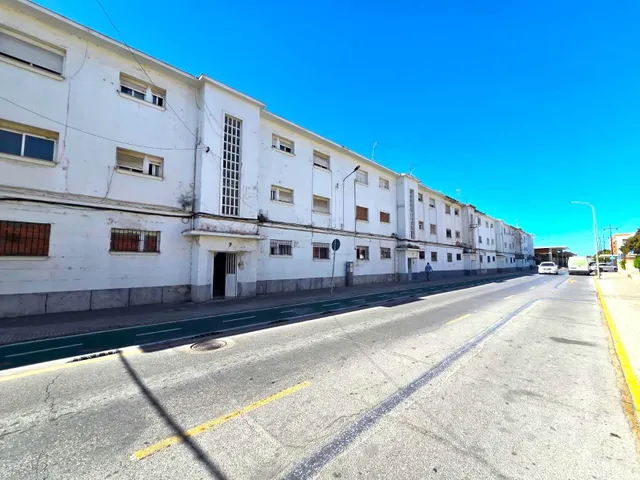 ¡OPORTUNIDAD ÚNICA DE PISO JUNTO AL CENTRO EN CHICLANA DE LA FRONTERA!95.000€ — 16