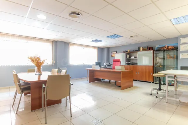 ¡GRAN OPORTUNIDAD DE INVERSIÓN EN ALICANTE! ✨ Local de gran 