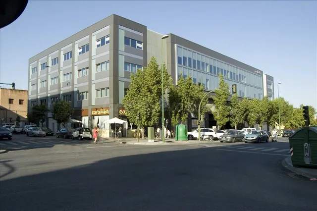 Venta de Oficina + Garaje en Avda. Hytasa - Sevilla — 4