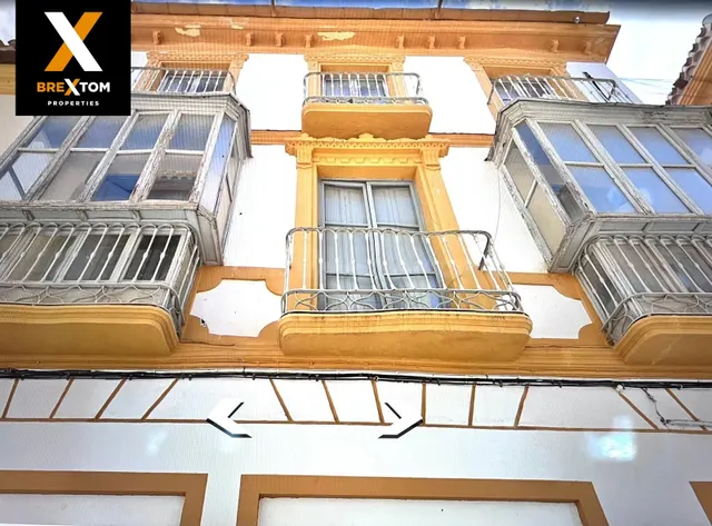 ESTUPENDO EDIFICIO EMBREMATICO EN LORCA - foto 3