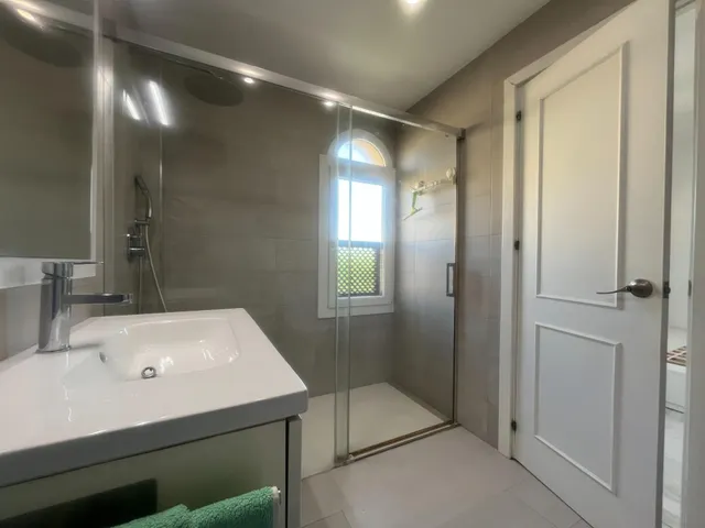 ESPECTACULAR PISO DE 5 DORMITORIOS EN LA MEJOR ZONA DEL PUERTO DE SANTA MARIA — 50