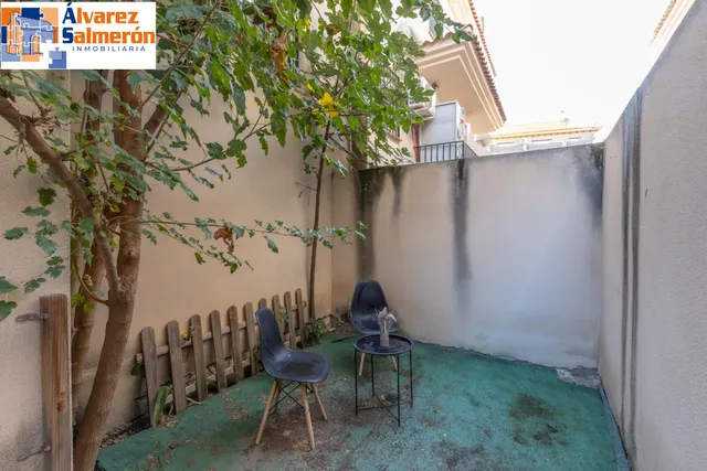 Amplia adosada en una de las mejores zonas de Churriana de la Vega — 10