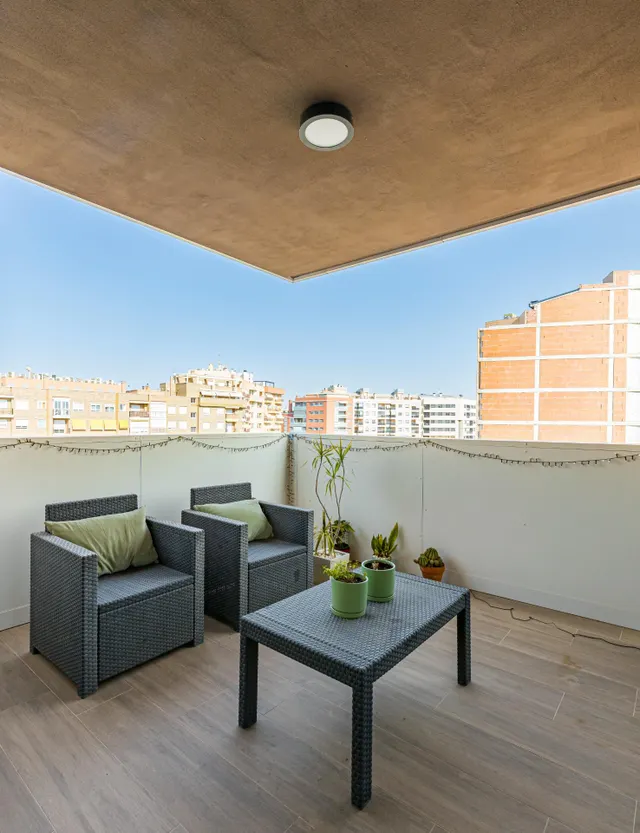 Piso de 5 dormitorios con dos plazas de garaje y trastero doble en Juan de Borbón, Murcia — 9