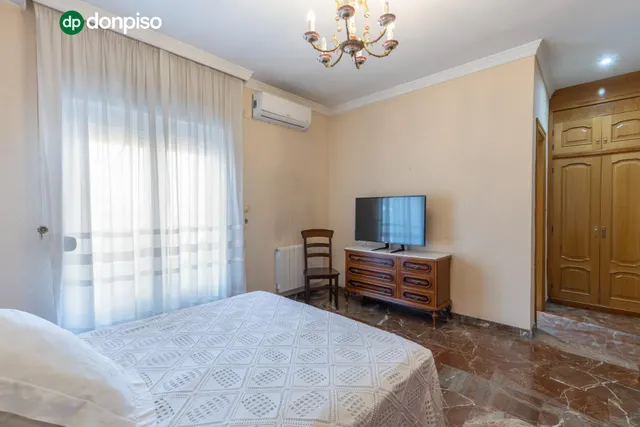 Casa en esquina en venta en Las Gabias — 30