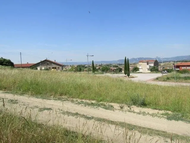 Solar en venda - Roda de Ter - Zona Esquerda - foto 2