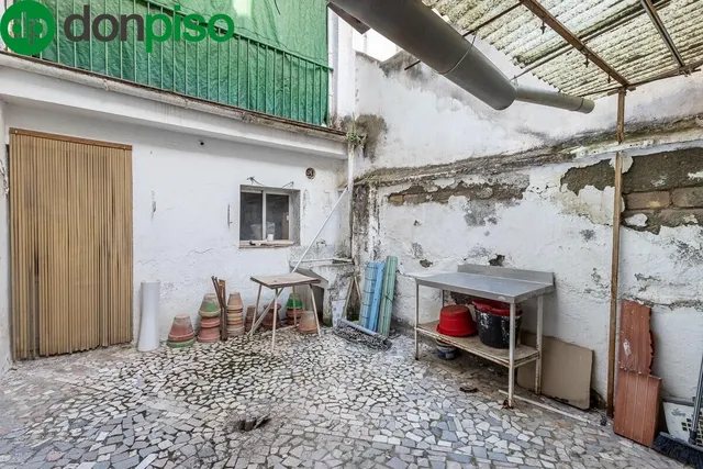 Local adaptado a vivienda en el Zaidin. — 13