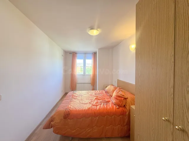 Amplio piso con 3 dormitorios, terraza y excelentes vistas en Las Navas del Marqués — 4
