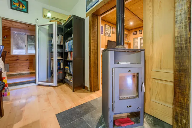 Chalet independiente de una planta con apartamento, piscina y parcela urbana de 2.800 m2 — 22