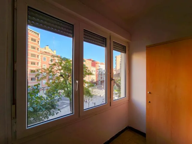 Piso económico con balcón en Plaza del Treball (Lleida) — 21