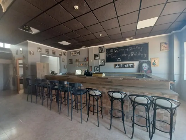 Local Comercial en Venta – Ubicación Inmejorable en Orihuela Costa — 5