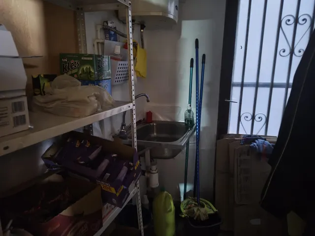 EN VENTA LOCAL COMERCIAL PROPIEDAD + NEGOCIO 24H — 14