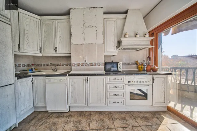 Residencia exclusiva en Paseo del Salón con vistas despejadas — 34