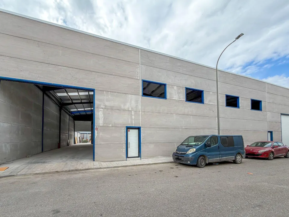 Nave industrial "NUEVA A ESTRENAR" en Atarfe. (Pol. Ind. Los Álamos).