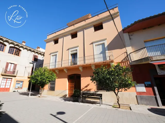 Edificio en venta en Garriguella - foto 3