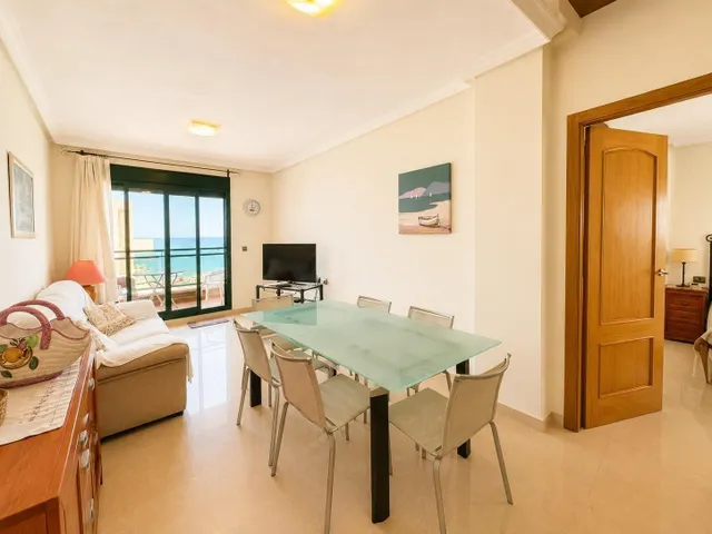 Ático dúplex con vistas frontales al mar y amplio solárium en Guardamar del Segura — 7