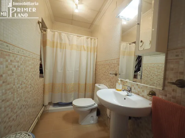 Amplia Casa en Venta con Excelentes Conexiones y Comodidades en Tomelloso — 16