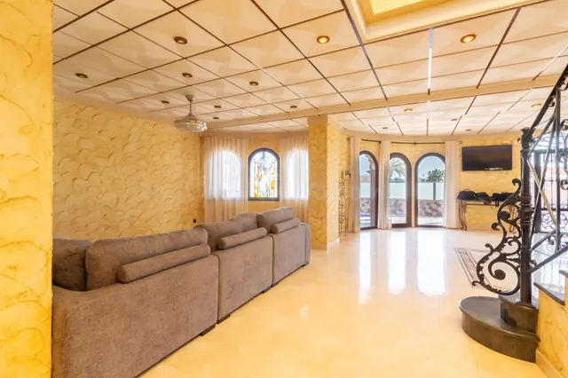 Villa de 4 dormitorios en La Zenia - foto 5