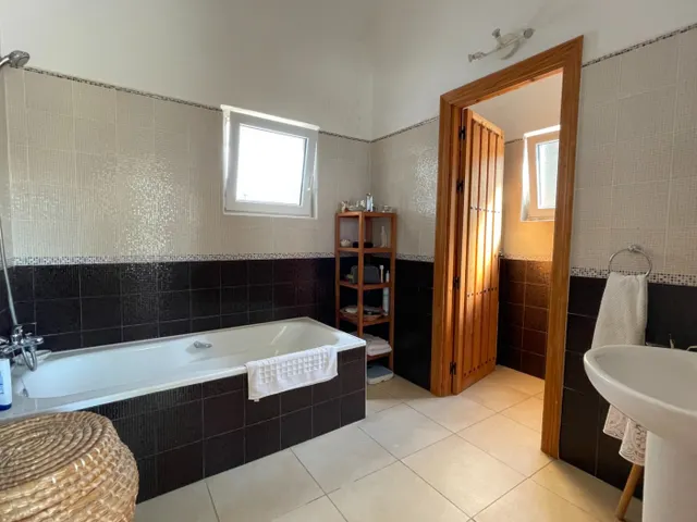 Exclusivo chalet con 9000m2 de parcela — 22