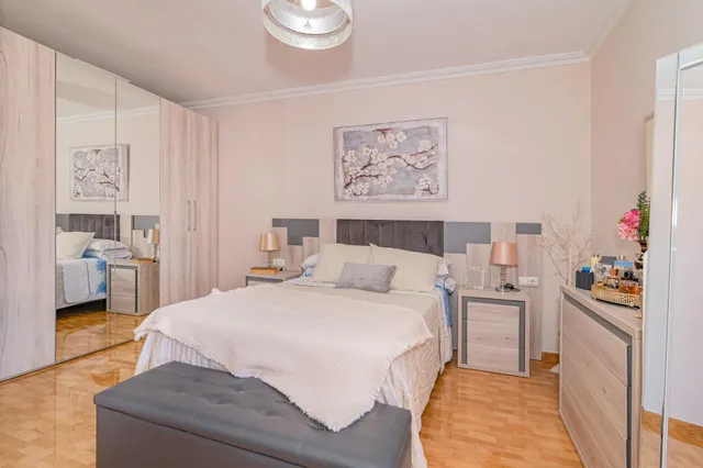 ÁTICO DUPLEX CON NEGOCIO EN PLENO RENDIMIENTO — 25