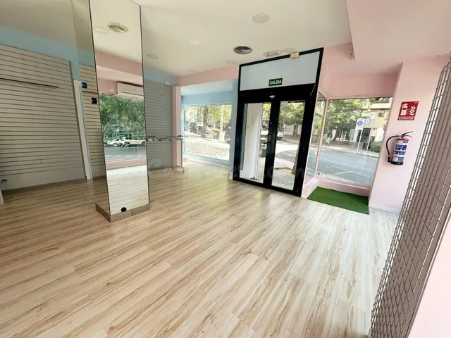 ALQUILER DE LOCAL COMERCIAL EN ESQUINA – AV. DE BETANZOS CON - foto 2