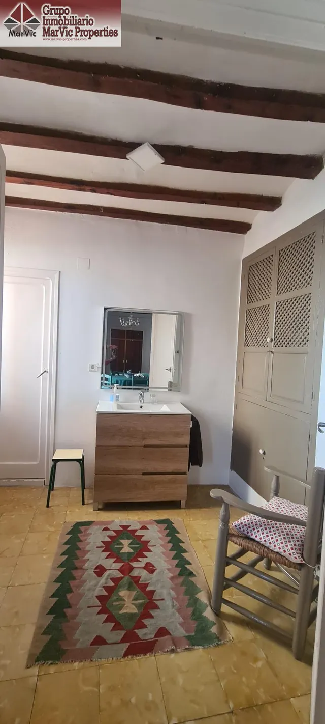 Amplia Casa Reformada en Sella con Piscina y Chimenea — 22