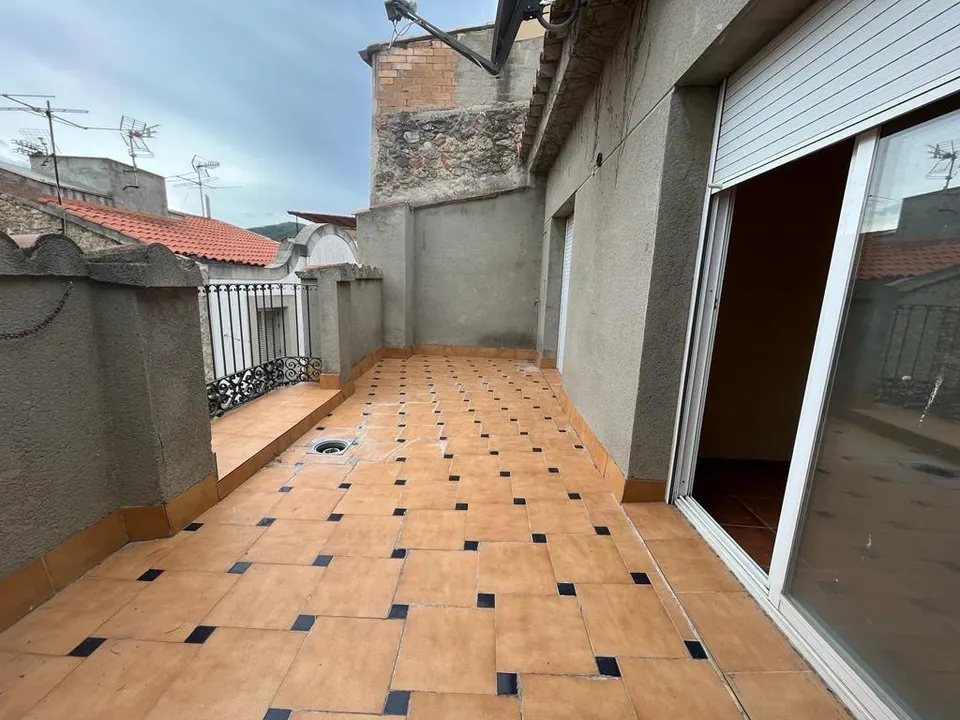 CASA EN VENDA AL CENTRE DE VALLBONA D'ANOIA