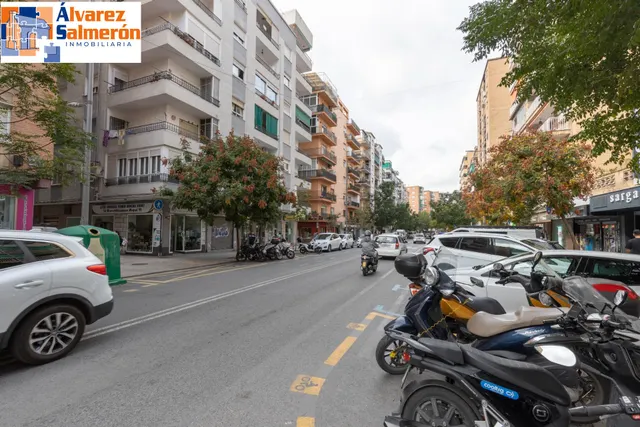 Piso de 3 dormitorios en calle milán, zaidín | muy luminoso y con gran potencial — 34