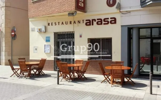 Hostal-Restaurante en la plaza del pueblo — 2