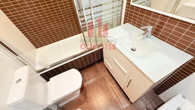 PRECIOSA VIVIENDA SEMINUEVA SITUADA EN O COUTO — 31