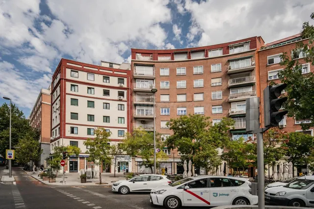 LOCAL EN ALQUILER DE 250 M2 + 25 M2 DE PATIO PRIVATIVO | GLO - foto 3