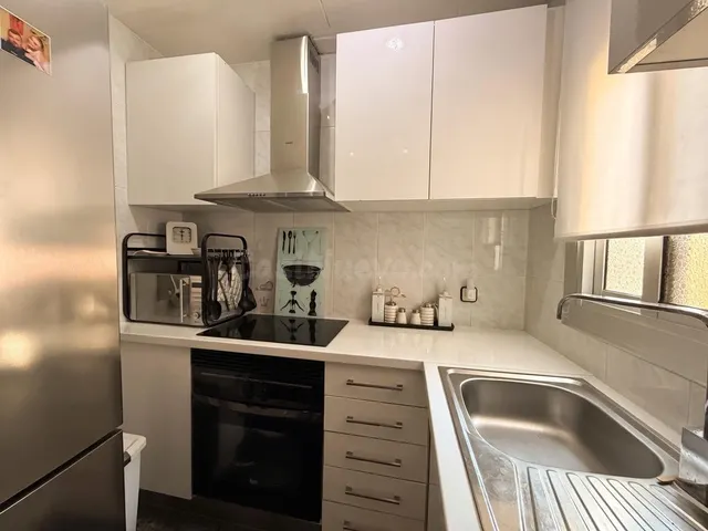 Piso impecable de 2 habitaciones con balcón en Badalona - foto 3